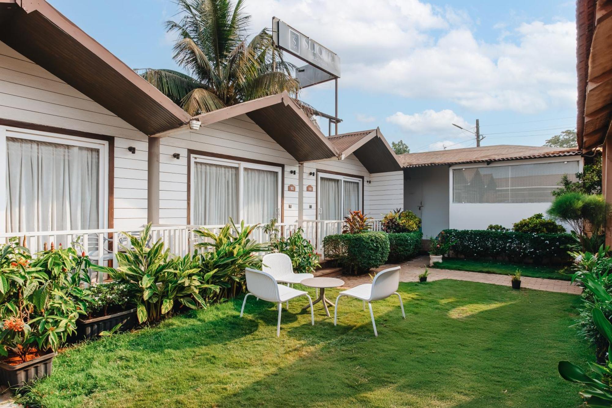 Stone Wood Beach Resort, Vagator Exterior photo